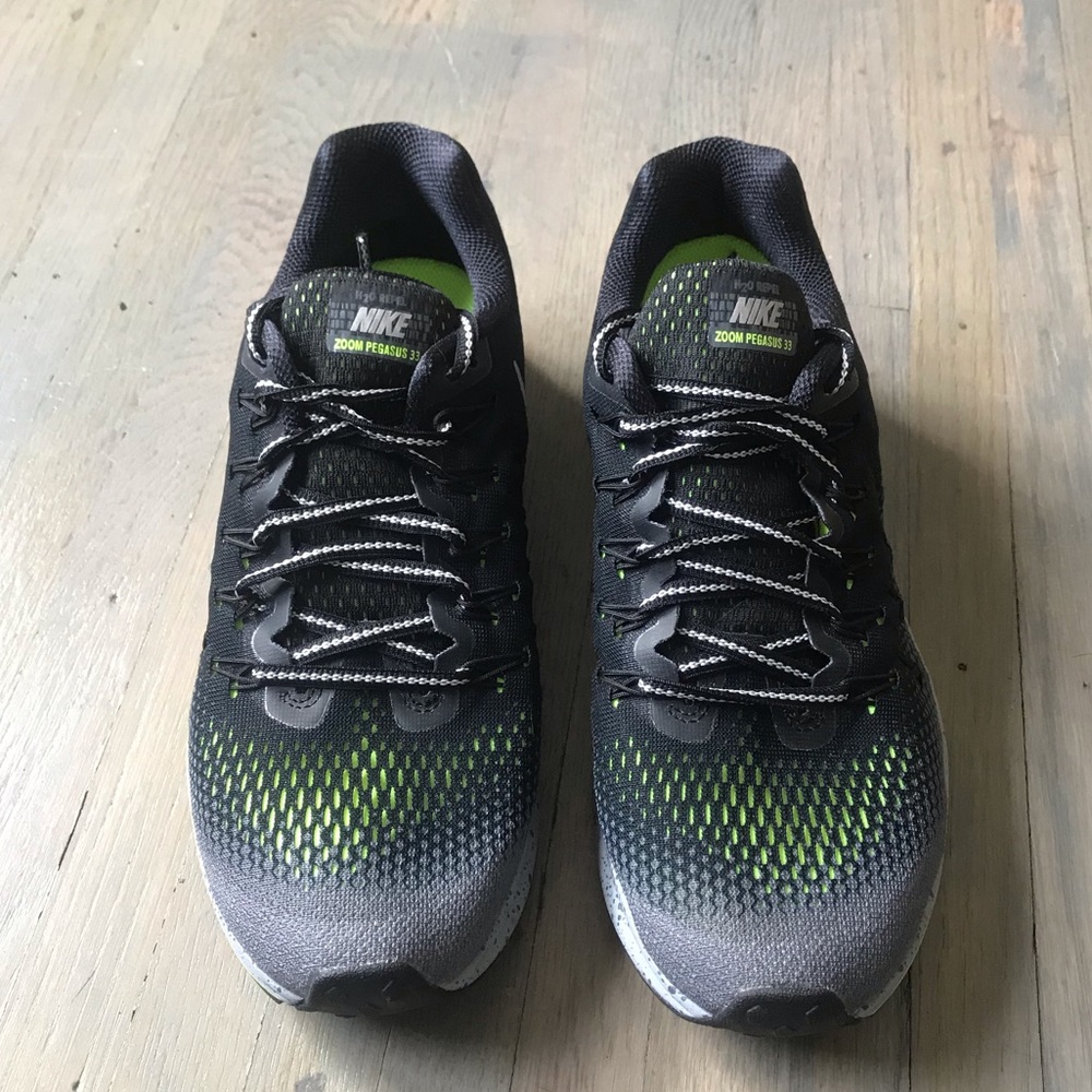 Nike Womens Air Zoom Pegasus 33 Shield, Size 9